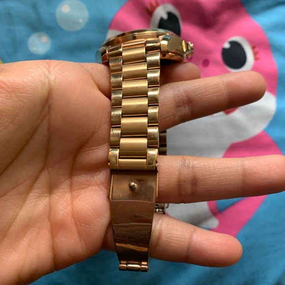 Michael Kors MK Bradshaw Smartwatch Watch w/ Accessories EUC - Picture 11 of 16